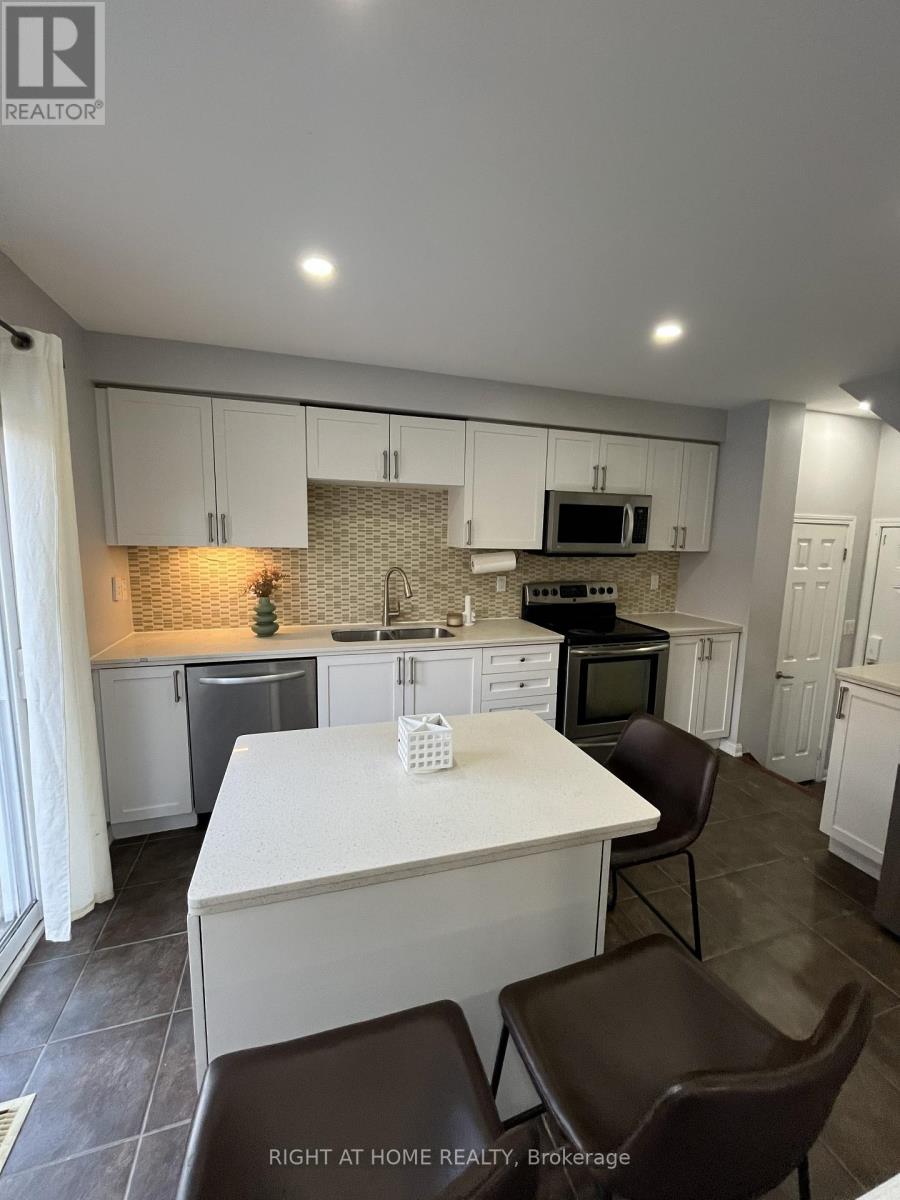 2439 Springforest Drive, Oakville, Ontario  L6M 0A1 - Photo 8 - W12649902