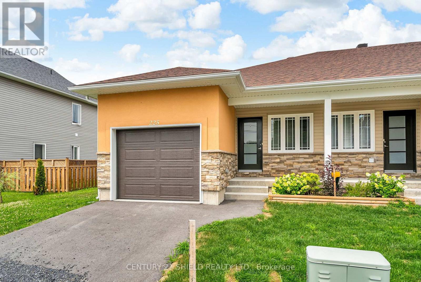 215 THIRD STREET W, cornwall, Ontario