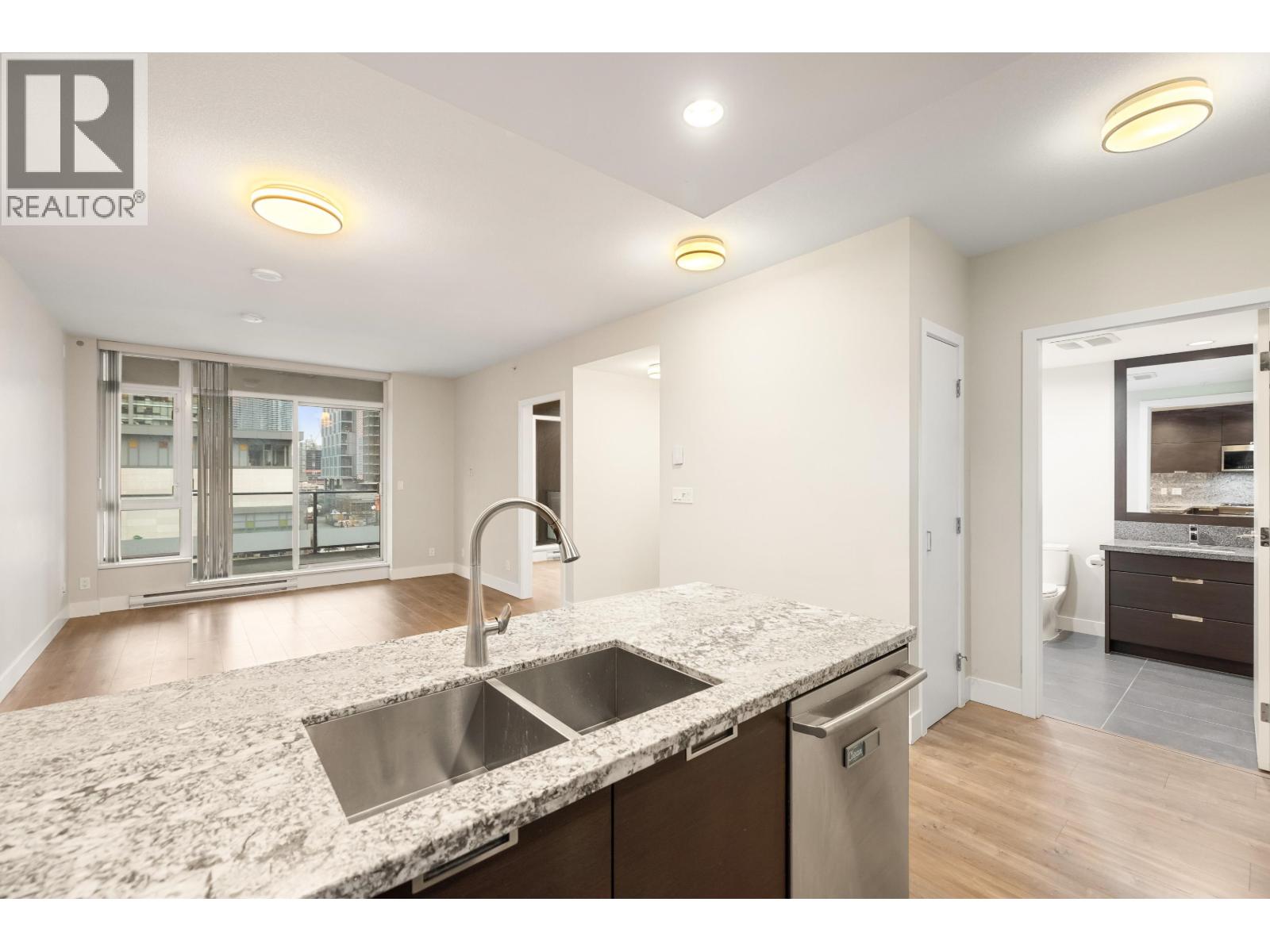 602 2077 Rosser Avenue, Burnaby, British Columbia  V5C 0G6 - Photo 6 - R3074870