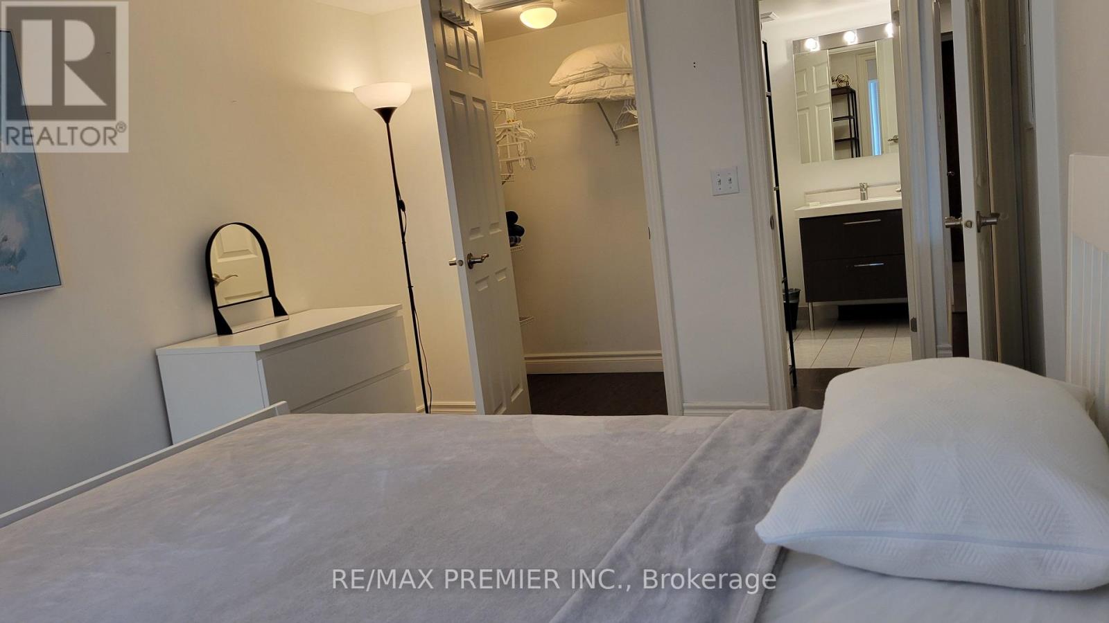 303 - 17 Michael Power Place, Toronto, Ontario  M9A 5G5 - Photo 19 - W12649918