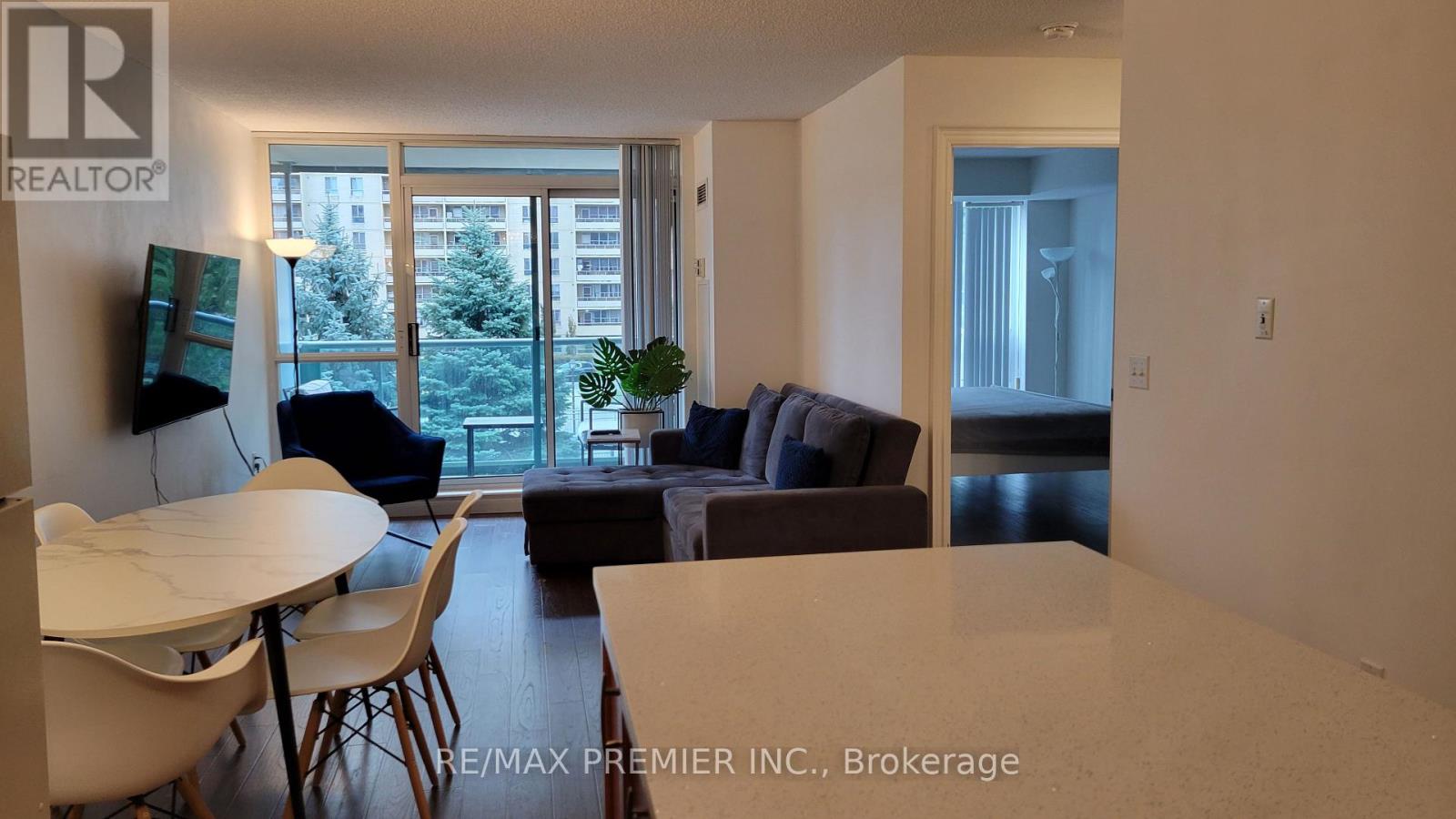 303 - 17 Michael Power Place, Toronto, Ontario  M9A 5G5 - Photo 6 - W12649918