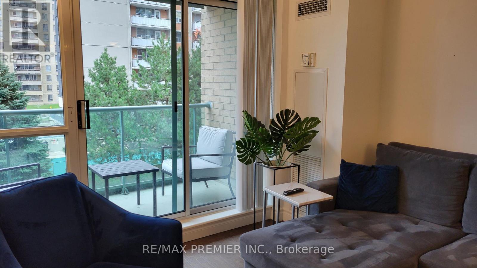 303 - 17 Michael Power Place, Toronto, Ontario  M9A 5G5 - Photo 7 - W12649918