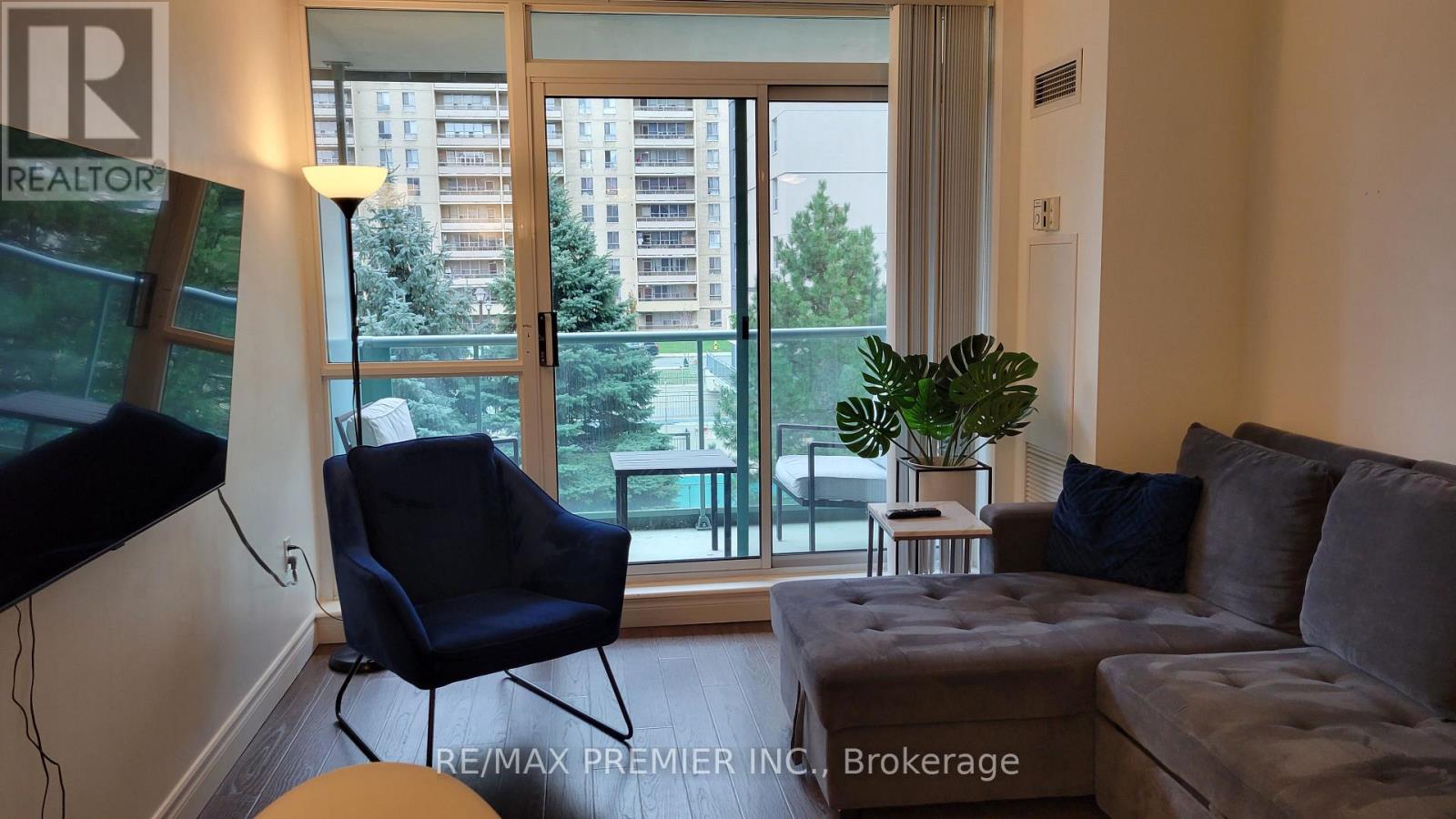 303 - 17 Michael Power Place, Toronto, Ontario  M9A 5G5 - Photo 8 - W12649918