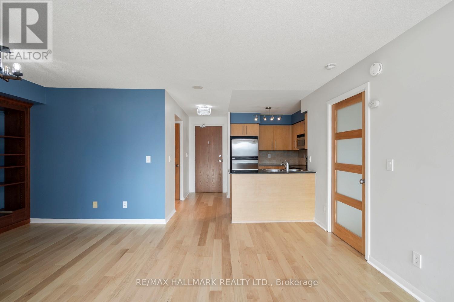 410 - 219 Fort York Boulevard, Toronto, Ontario  M6H 1A5 - Photo 2 - C12515076