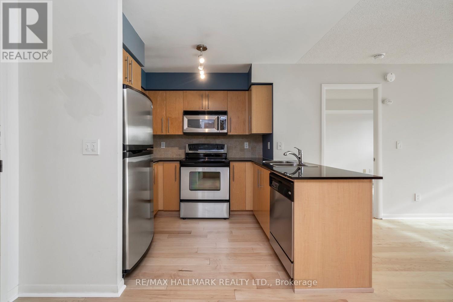 410 - 219 Fort York Boulevard, Toronto, Ontario  M6H 1A5 - Photo 5 - C12515076