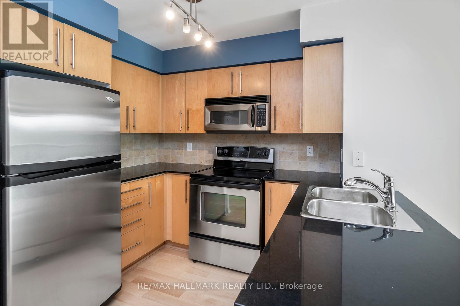 410 - 219 Fort York Boulevard, Toronto, Ontario  M6H 1A5 - Photo 6 - C12515076