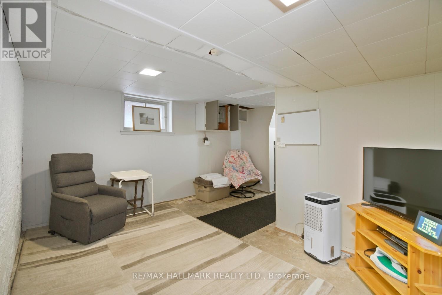 130 Elmer Avenue, Toronto, Ontario  M4L 3R8 - Photo 11 - E12649936