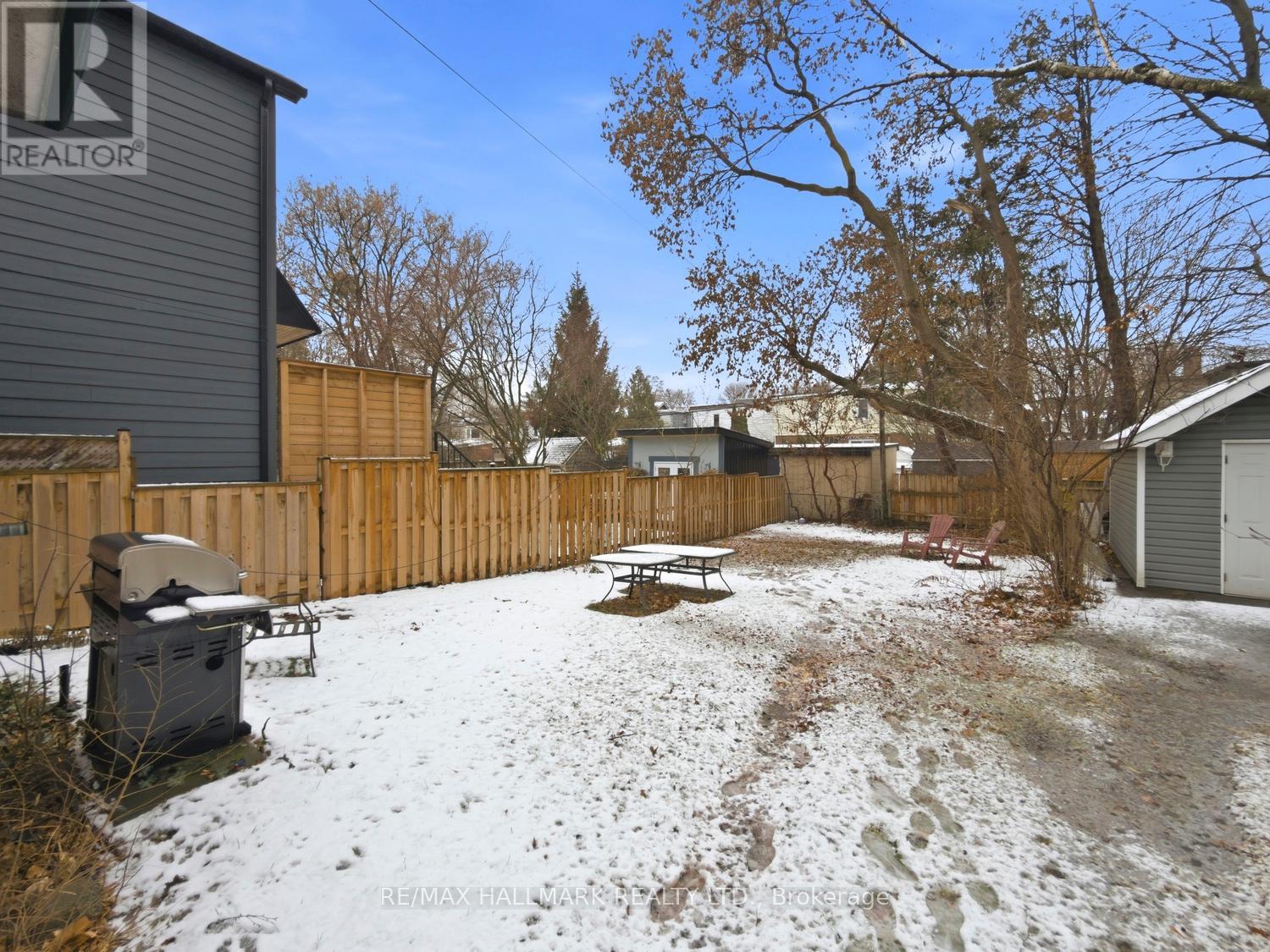 130 Elmer Avenue, Toronto, Ontario  M4L 3R8 - Photo 13 - E12649936
