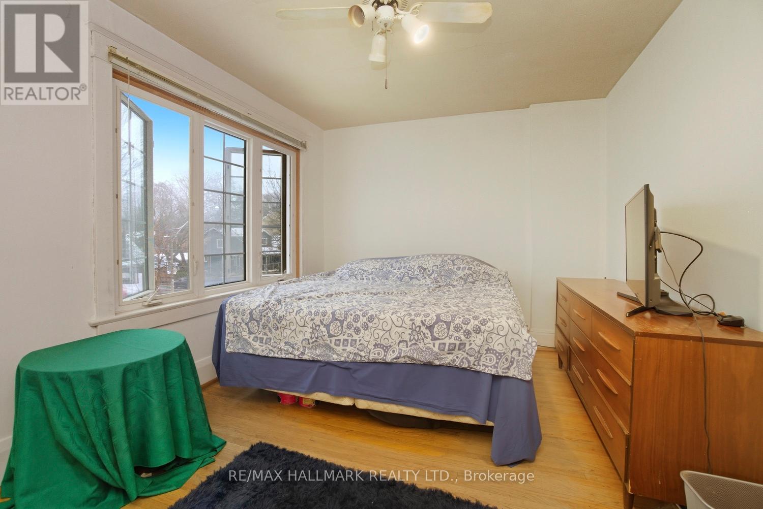 130 Elmer Avenue, Toronto, Ontario  M4L 3R8 - Photo 9 - E12649936