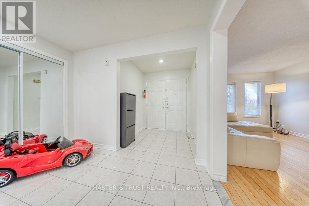 31 Goldhawk Trail, Toronto, Ontario  M1V 3R4 - Photo 3 - E12596436