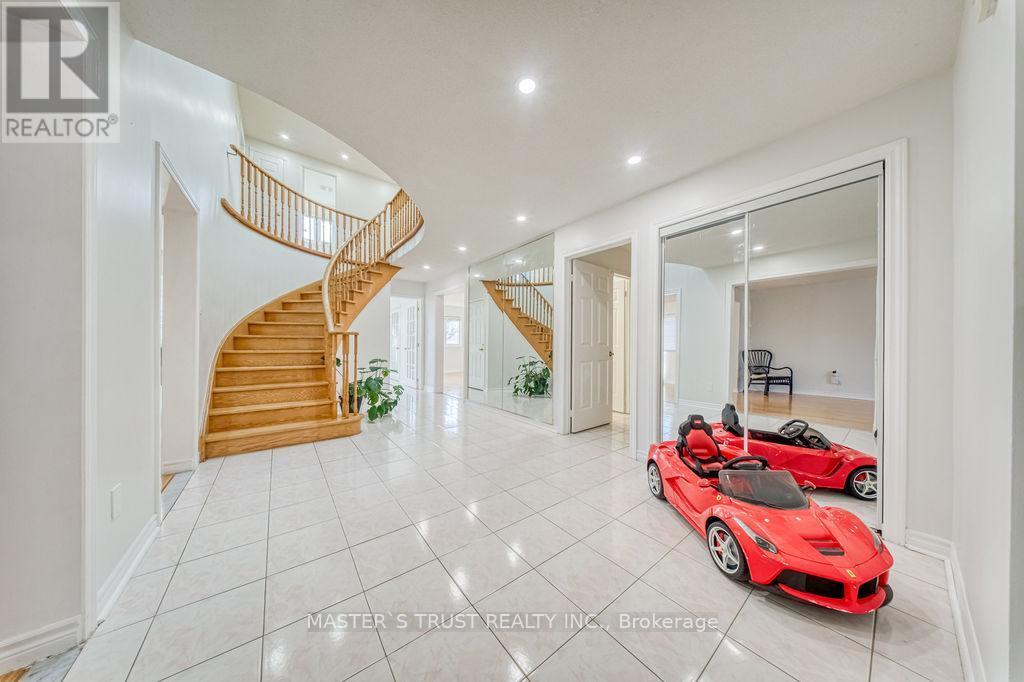 31 Goldhawk Trail, Toronto, Ontario  M1V 3R4 - Photo 4 - E12596436