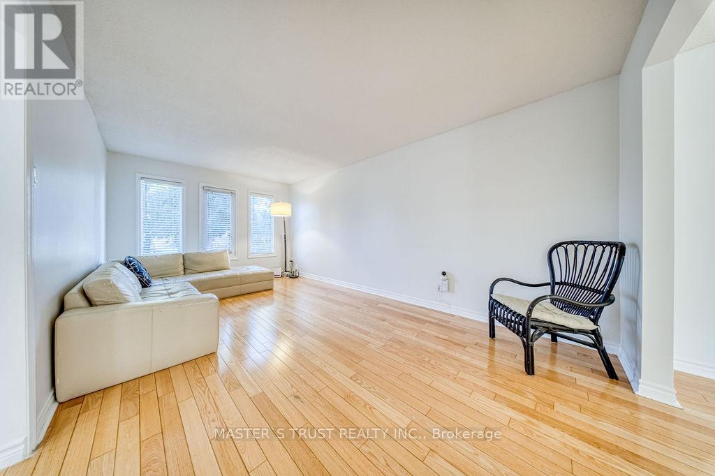 31 Goldhawk Trail, Toronto, Ontario  M1V 3R4 - Photo 5 - E12596436