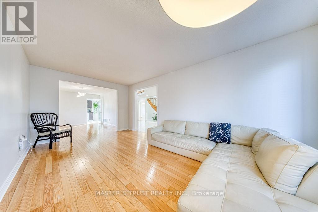 31 Goldhawk Trail, Toronto, Ontario  M1V 3R4 - Photo 6 - E12596436