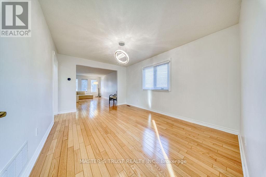 31 Goldhawk Trail, Toronto, Ontario  M1V 3R4 - Photo 8 - E12596436