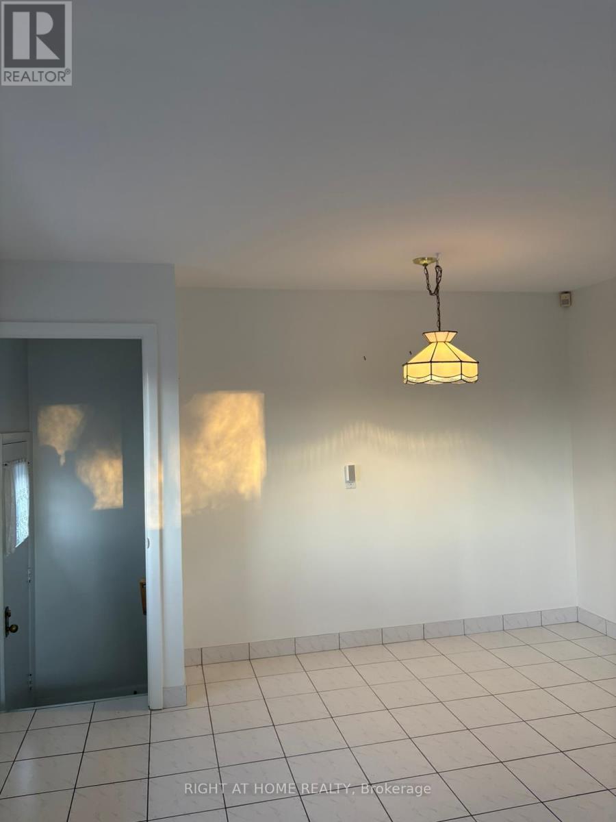 1987 Cochrane Street, Ottawa, Ontario  K1V 7R5 - Photo 3 - X12649786