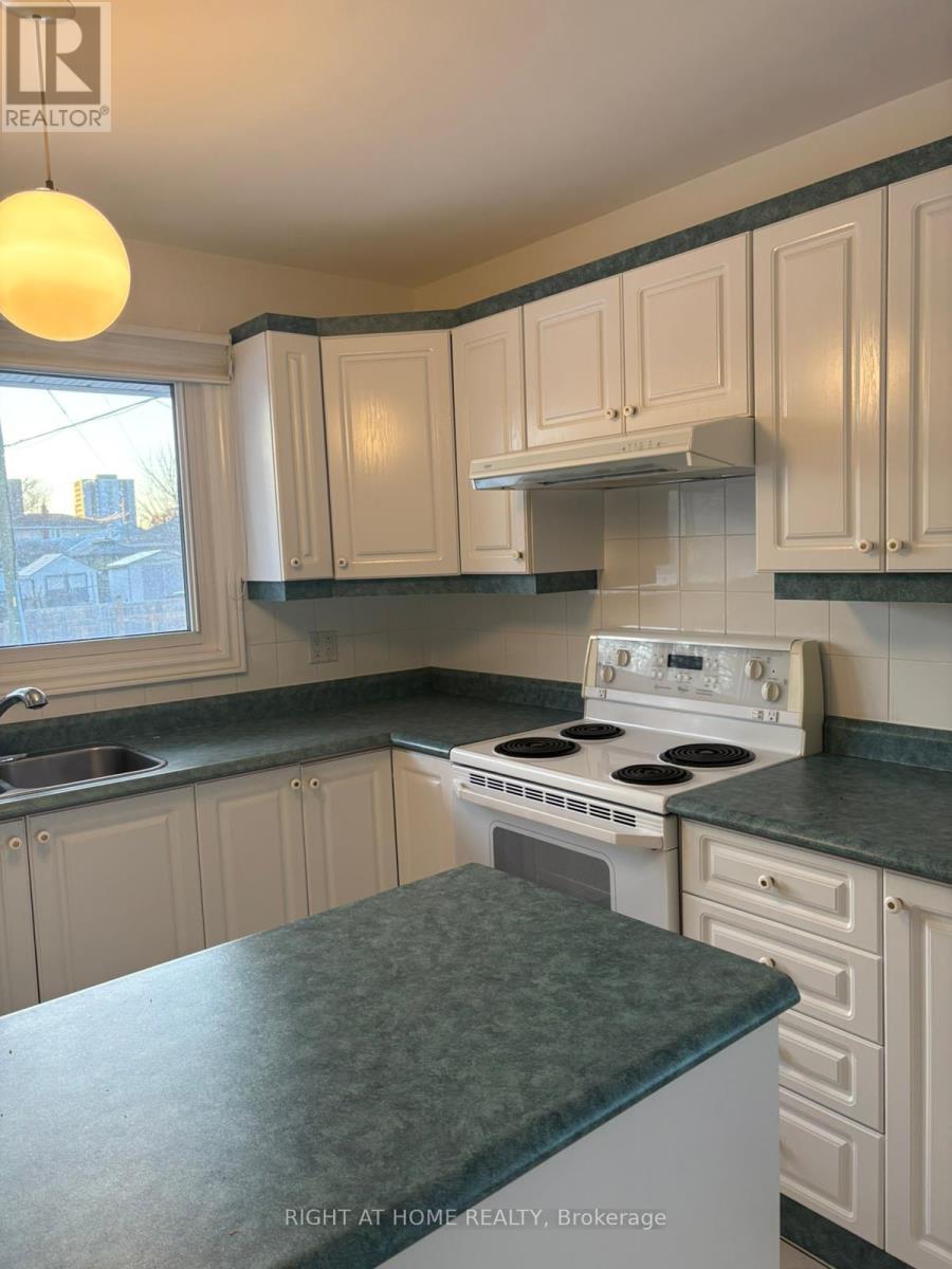 1987 Cochrane Street, Ottawa, Ontario  K1V 7R5 - Photo 5 - X12649786