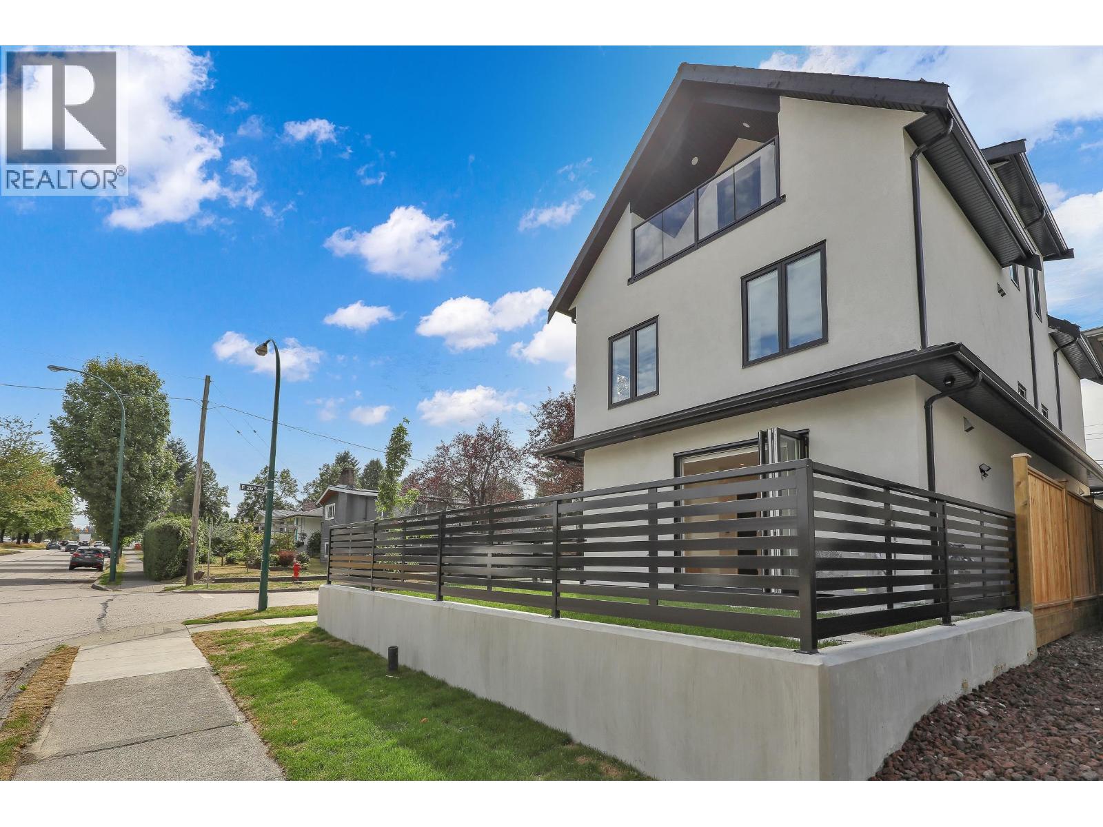 1 3695 E 26 AVENUE, Vancouver, British Columbia