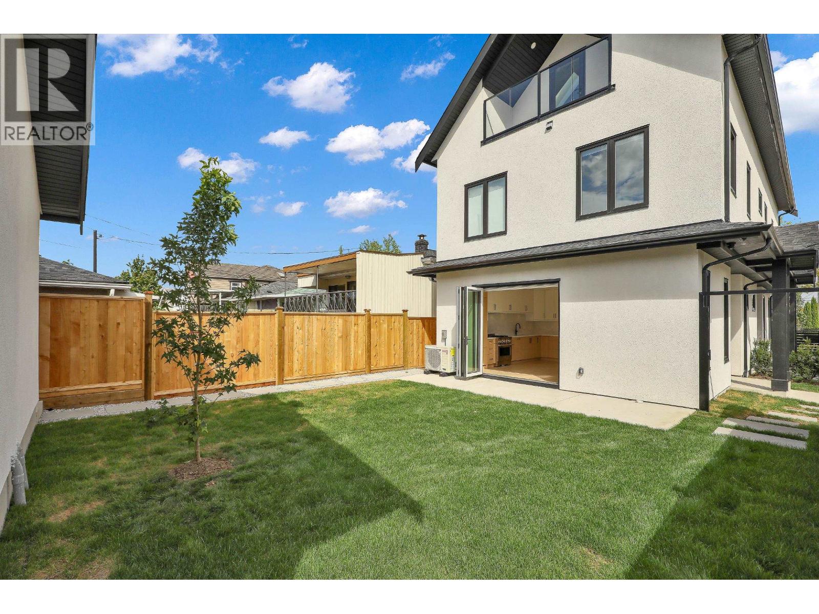 2 3695 E 26 AVENUE, Vancouver, British Columbia