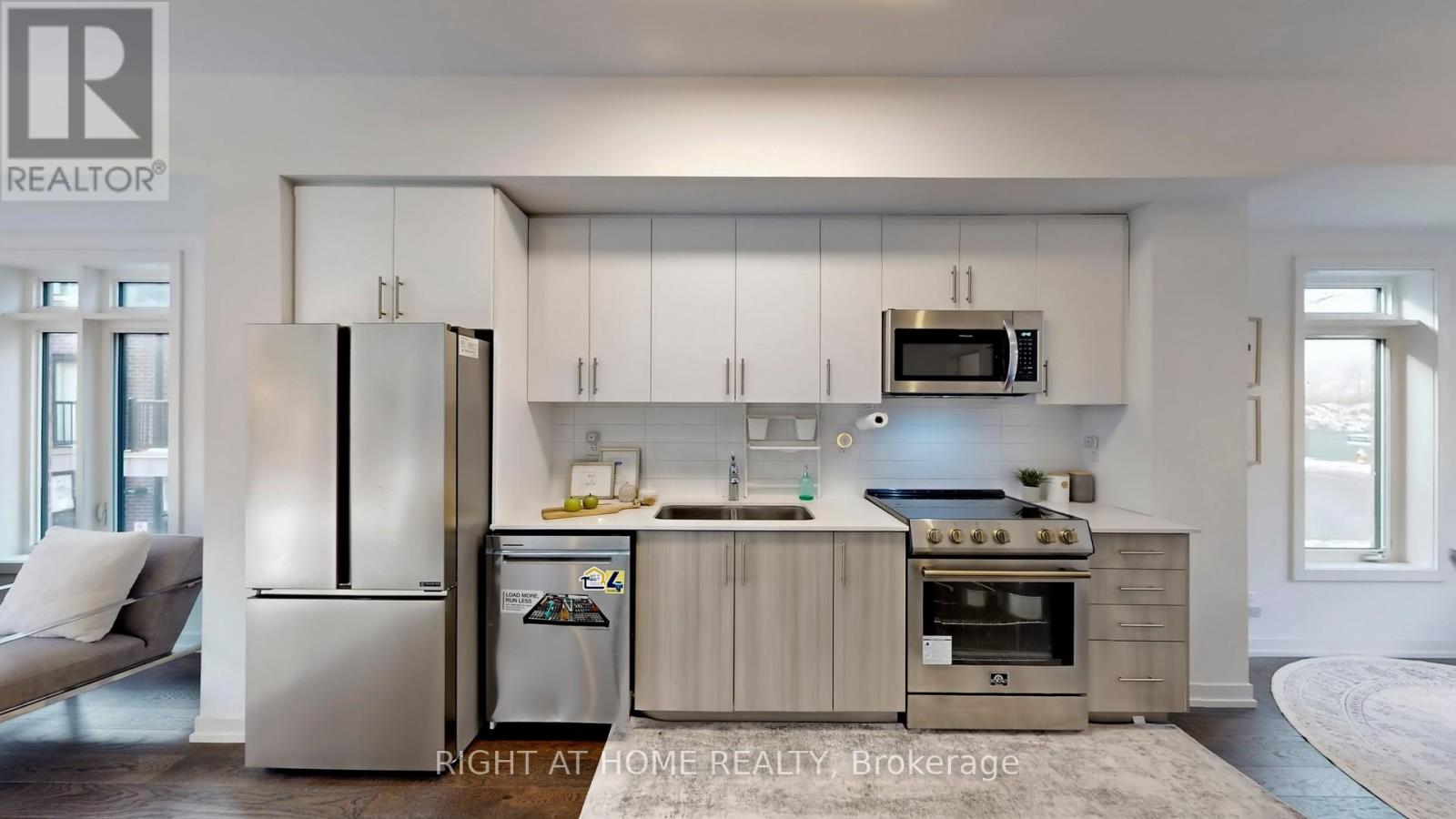 32 Spruce Pines Crescent, Toronto, Ontario  M4A 2X2 - Photo 10 - C12649958