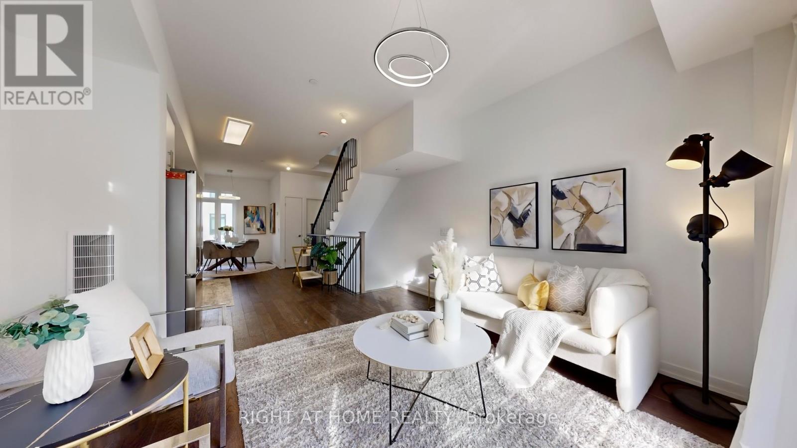 32 Spruce Pines Crescent, Toronto, Ontario  M4A 2X2 - Photo 6 - C12649958