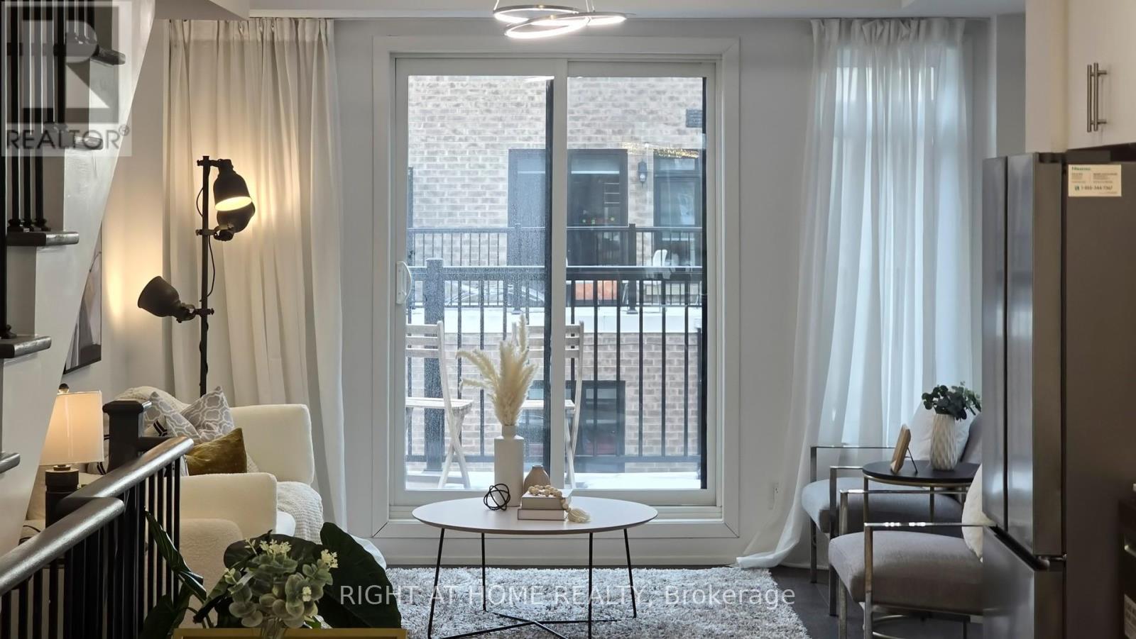 32 Spruce Pines Crescent, Toronto, Ontario  M4A 2X2 - Photo 8 - C12649958