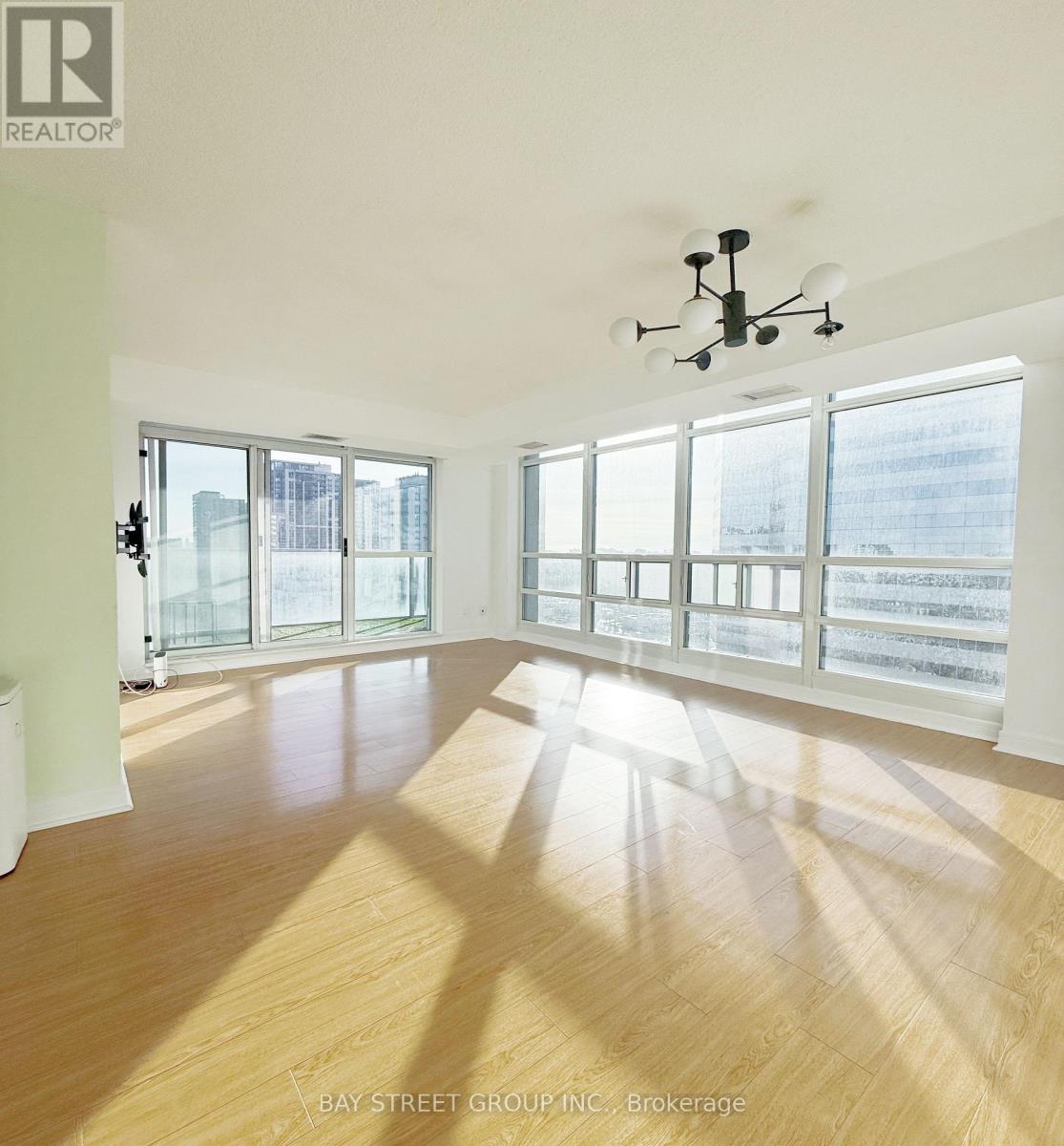 1802 - 31 Bales Avenue, Toronto, Ontario  M2N 7L6 - Photo 2 - C12649960