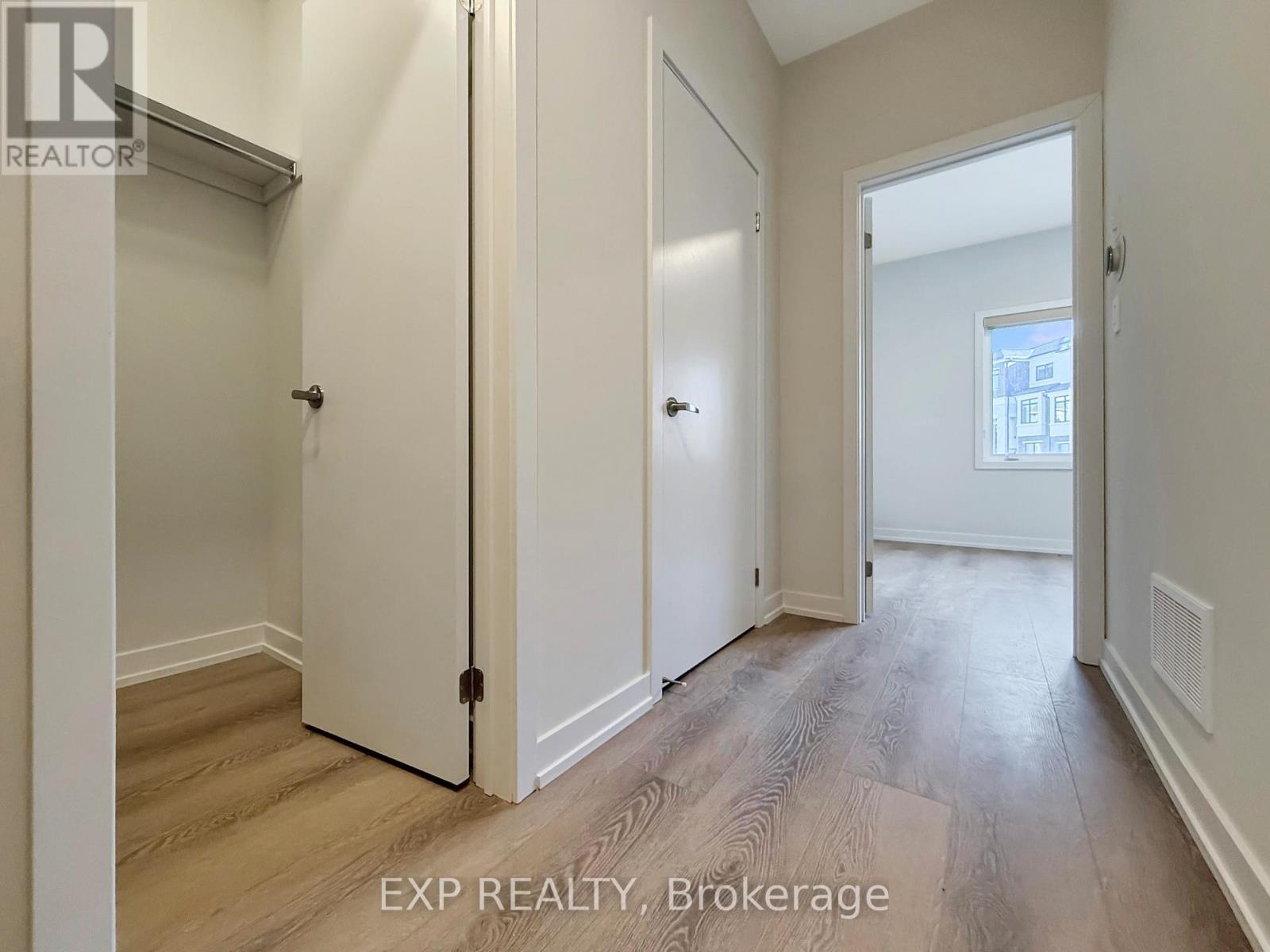 10 Honey Milk Lane, Richmond Hill, Ontario  L4B 0J7 - Photo 3 - N12649968