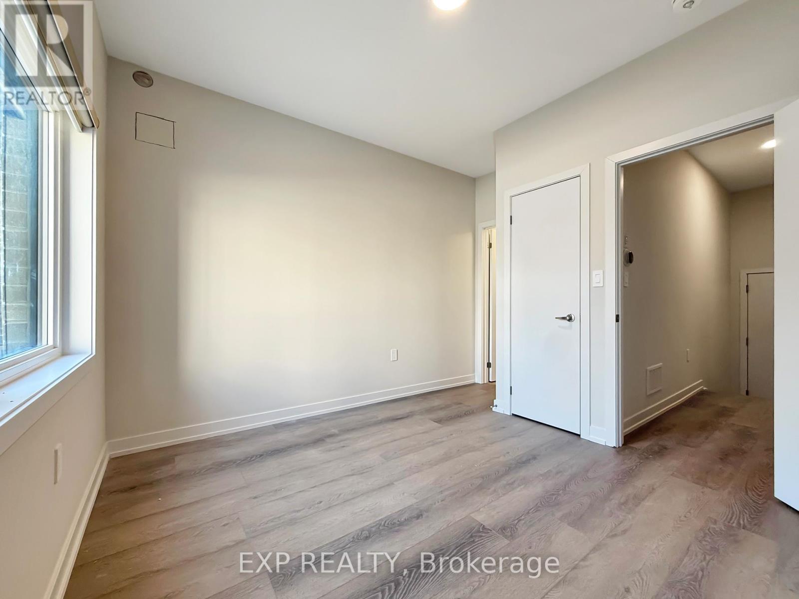 10 Honey Milk Lane, Richmond Hill, Ontario  L4B 0J7 - Photo 5 - N12649968