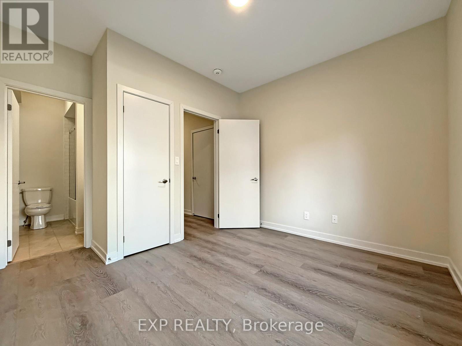 10 Honey Milk Lane, Richmond Hill, Ontario  L4B 0J7 - Photo 7 - N12649968