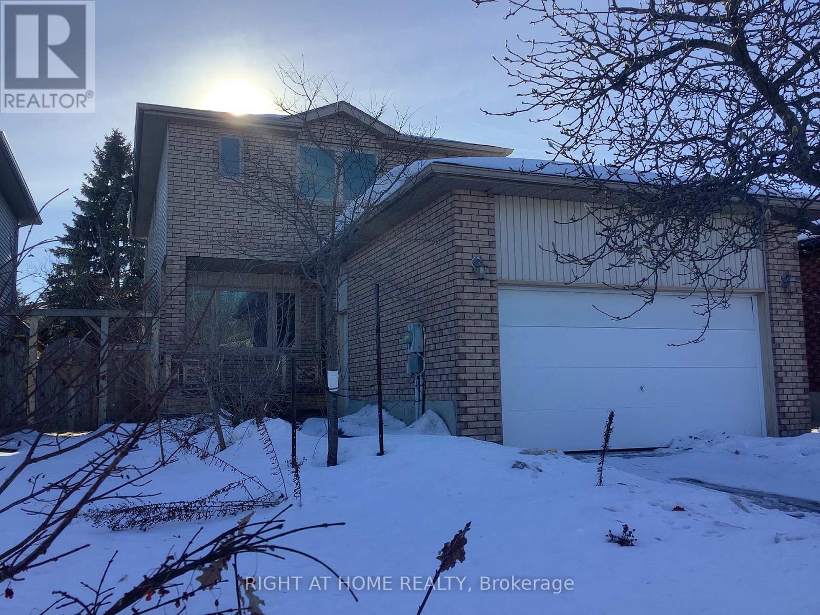 11 ROSENFELD DRIVE, Barrie, Ontario