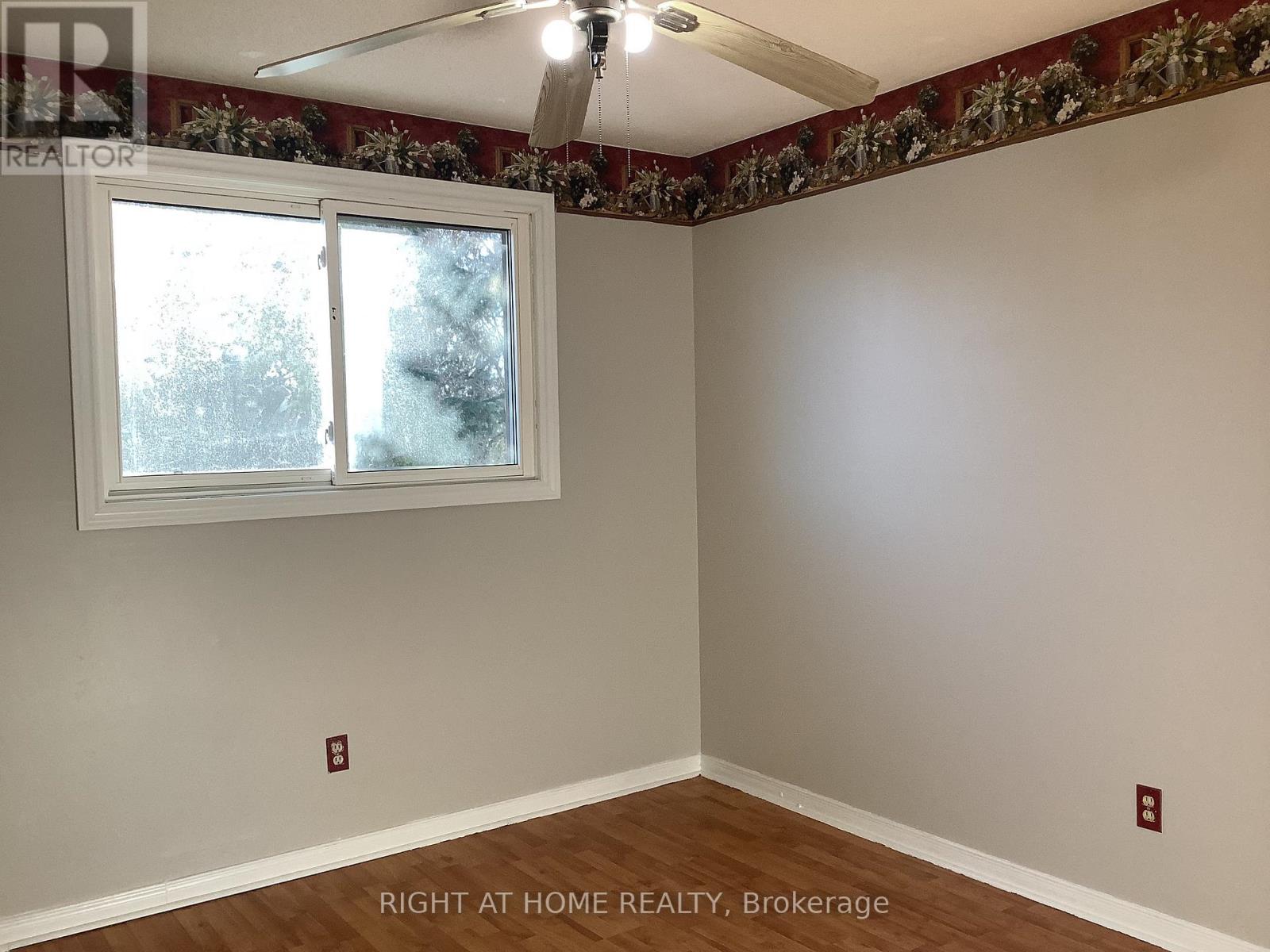 11 Rosenfeld Drive, Barrie, Ontario  L4M 5X3 - Photo 10 - S12649962