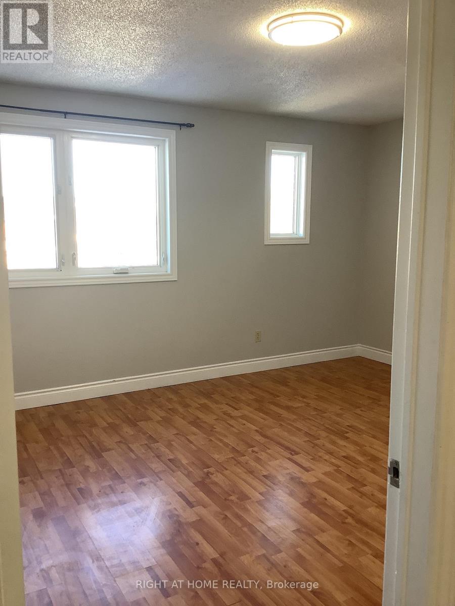 11 Rosenfeld Drive, Barrie, Ontario  L4M 5X3 - Photo 14 - S12649962