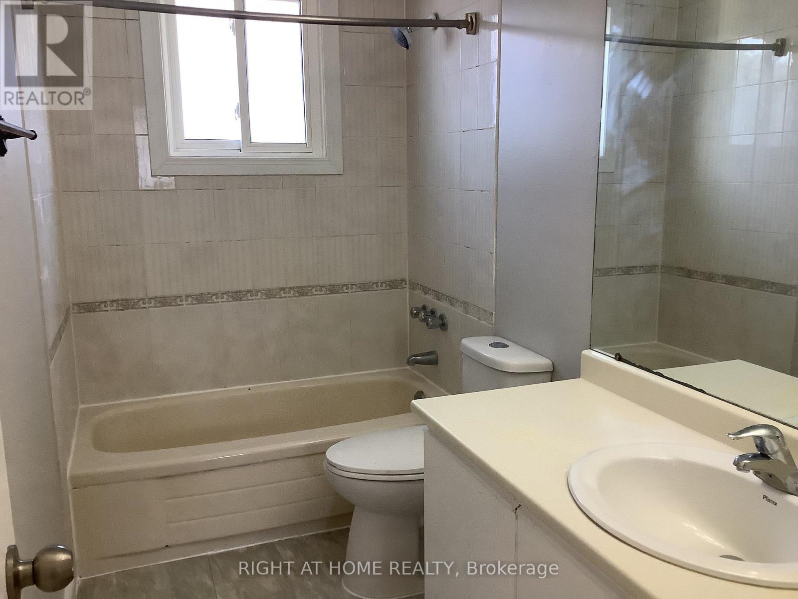 11 Rosenfeld Drive, Barrie, Ontario  L4M 5X3 - Photo 15 - S12649962