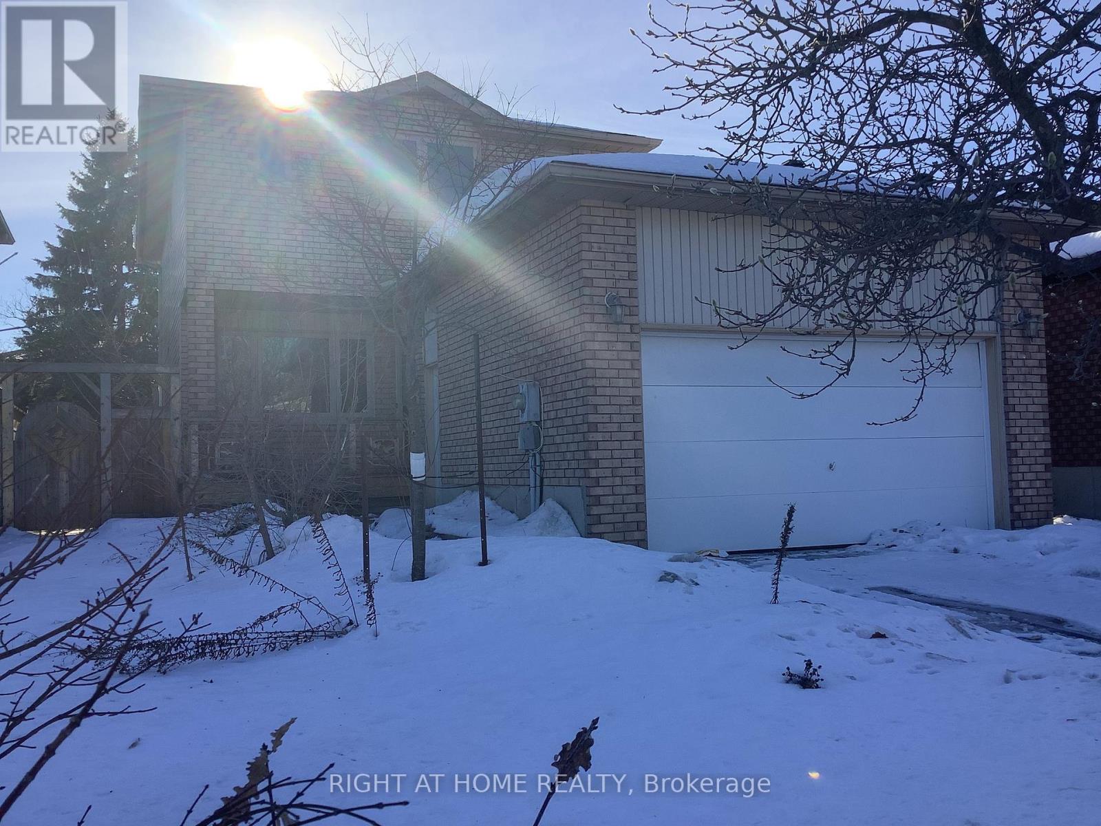 11 Rosenfeld Drive, Barrie, Ontario  L4M 5X3 - Photo 2 - S12649962