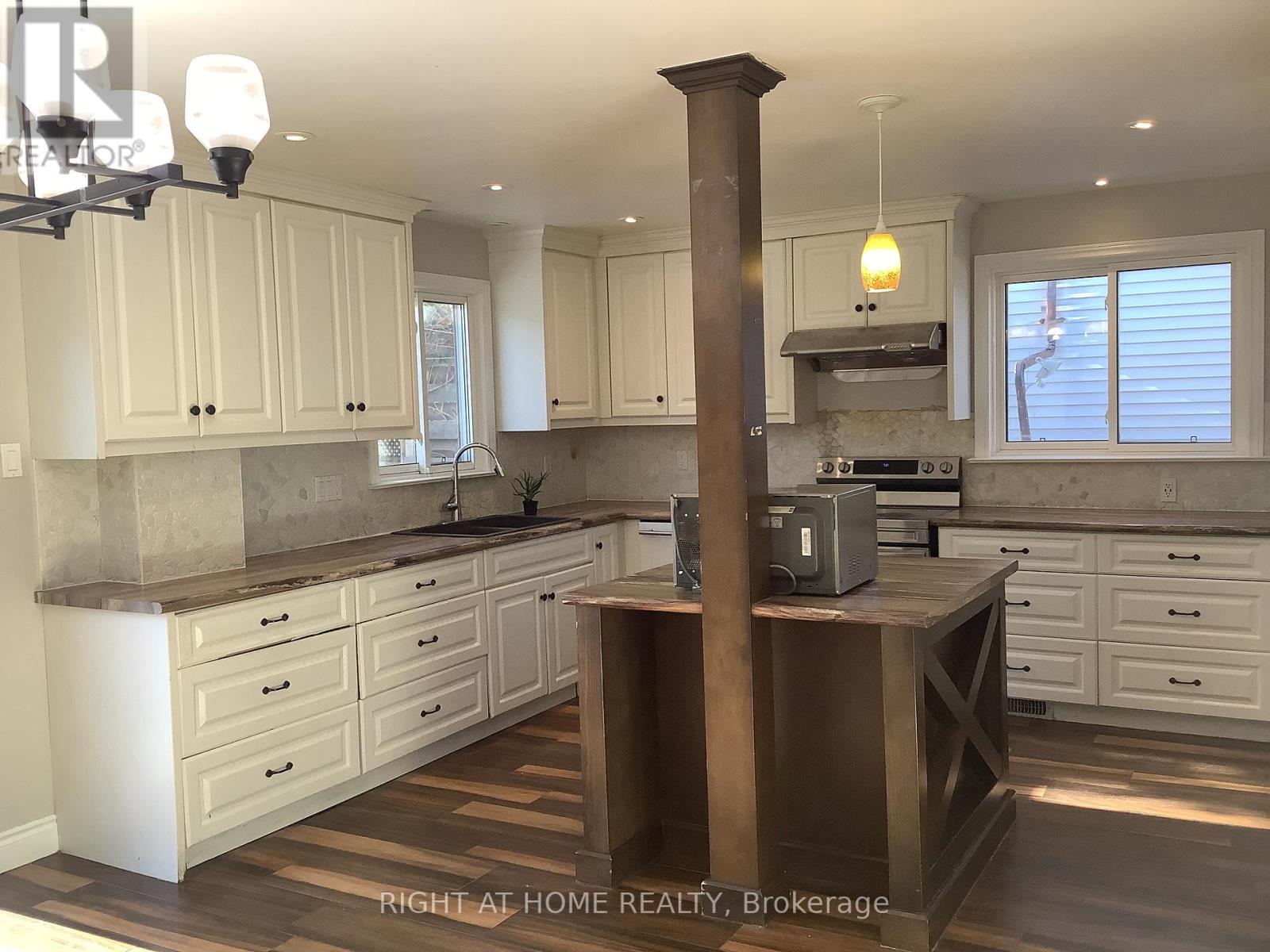 11 Rosenfeld Drive, Barrie, Ontario  L4M 5X3 - Photo 5 - S12649962