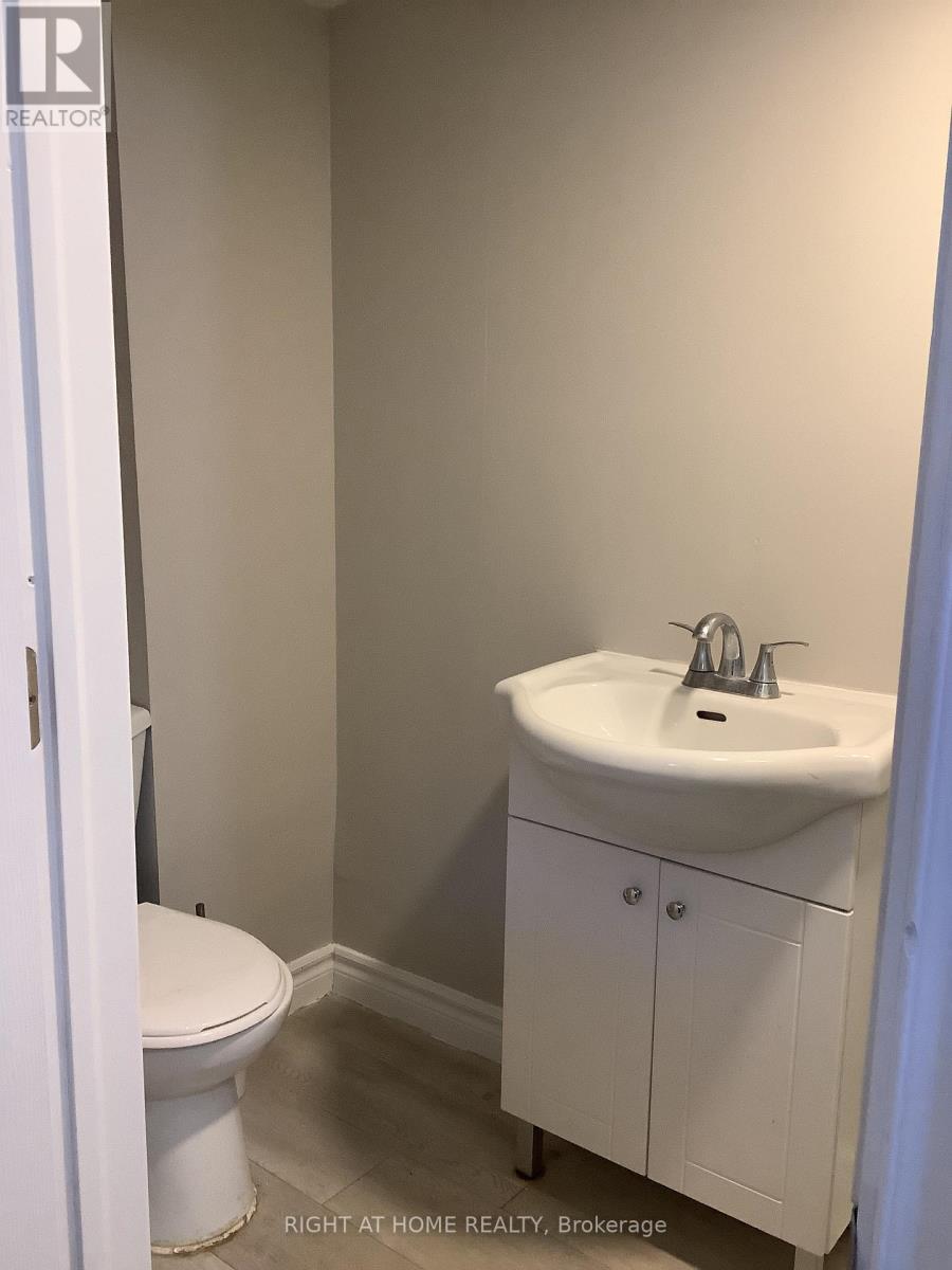 11 Rosenfeld Drive, Barrie, Ontario  L4M 5X3 - Photo 7 - S12649962