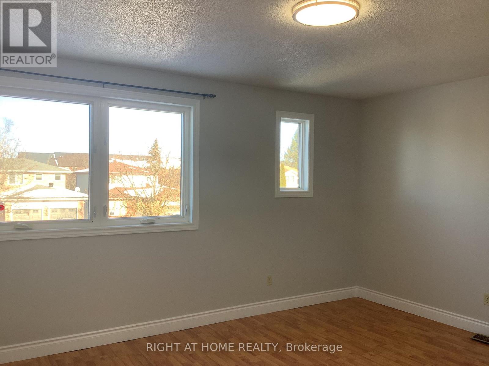 11 Rosenfeld Drive, Barrie, Ontario  L4M 5X3 - Photo 8 - S12649962