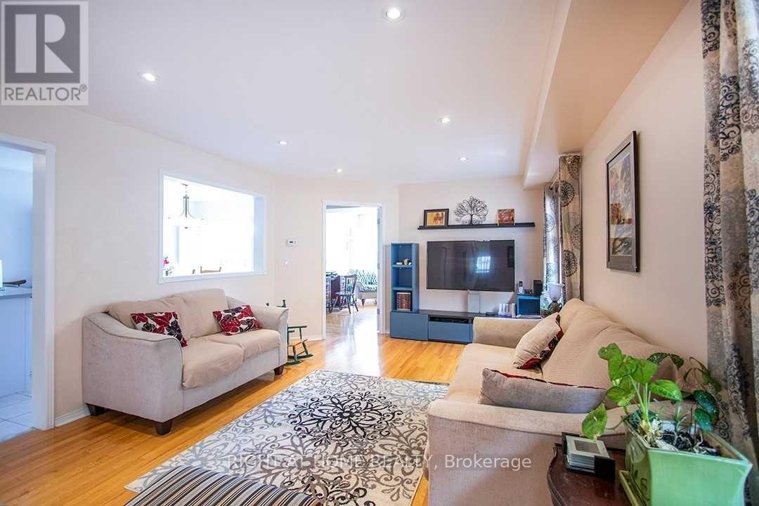 15 Bexley Crescent, Whitby, Ontario  L1M 2C7 - Photo 3 - E12477566