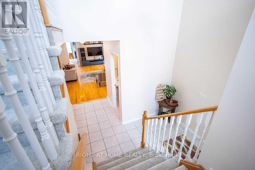 15 Bexley Crescent, Whitby, Ontario  L1M 2C7 - Photo 2 - E12477566