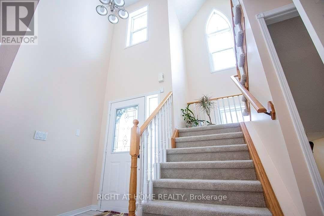 15 Bexley Crescent, Whitby, Ontario  L1M 2C7 - Photo 9 - E12477566