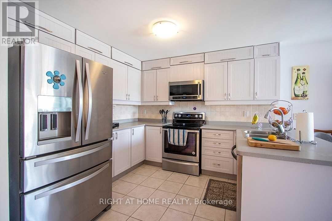 15 Bexley Crescent, Whitby, Ontario  L1M 2C7 - Photo 5 - E12477566