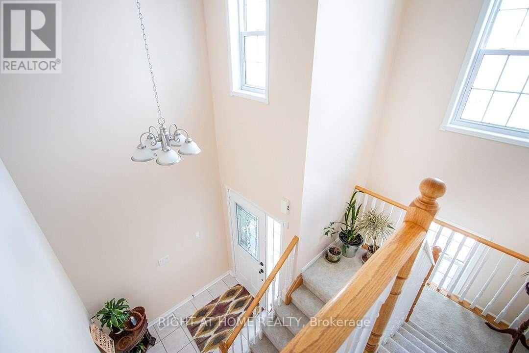 15 Bexley Crescent, Whitby, Ontario  L1M 2C7 - Photo 8 - E12477566
