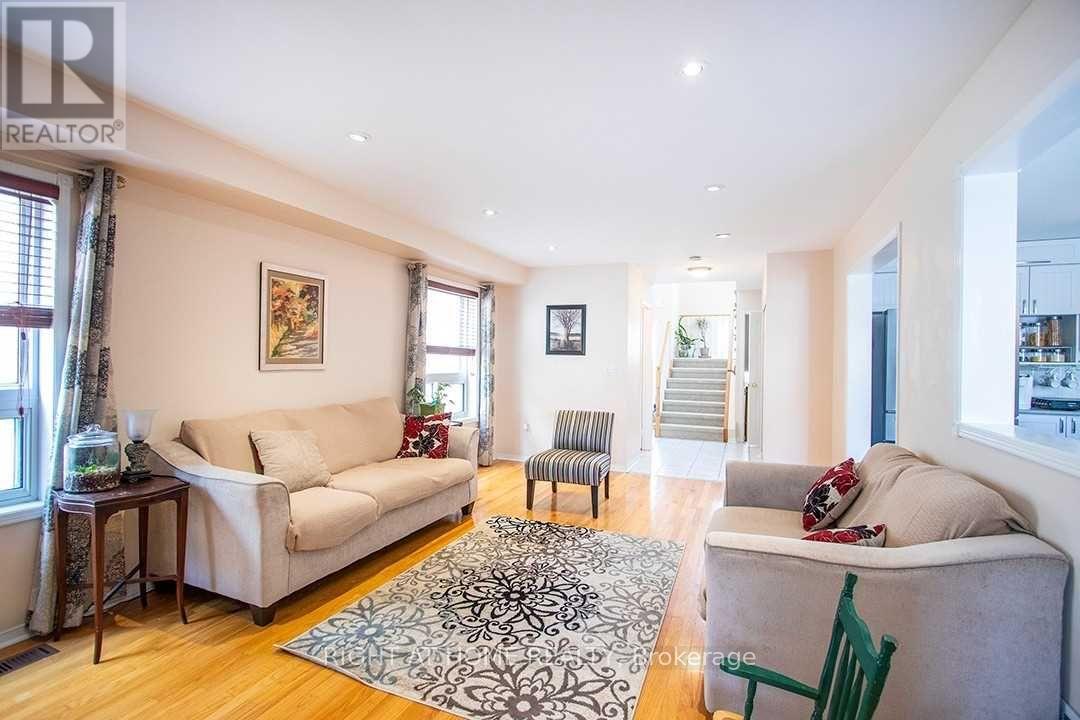 15 Bexley Crescent, Whitby, Ontario  L1M 2C7 - Photo 7 - E12477566