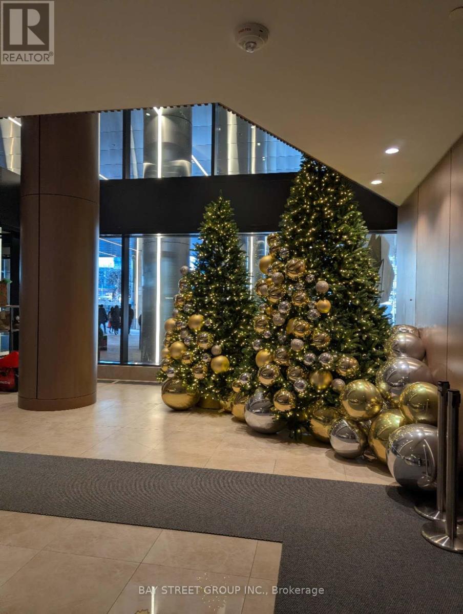 4210 - 1 Concord Cityplace Way, Toronto, Ontario  M5V 0X3 - Photo 2 - C12649982