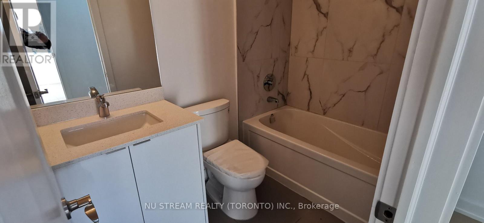 9 Carl Hill Lane, Richmond Hill, Ontario  L4C 5W8 - Photo 24 - N12614456