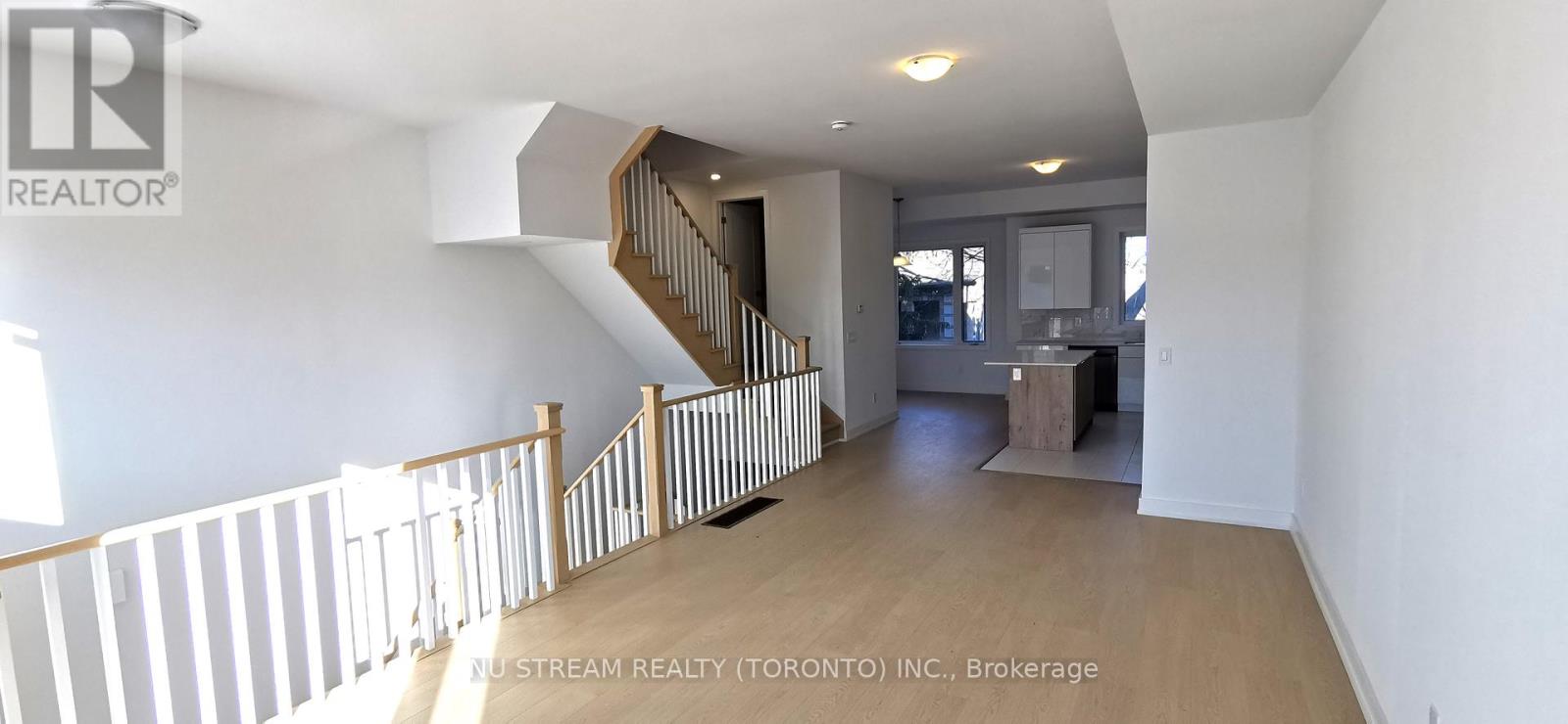 9 Carl Hill Lane, Richmond Hill, Ontario  L4C 5W8 - Photo 3 - N12614456