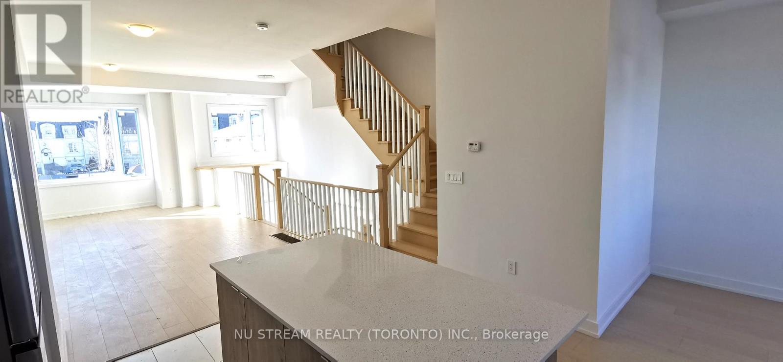 9 Carl Hill Lane, Richmond Hill, Ontario  L4C 5W8 - Photo 4 - N12614456