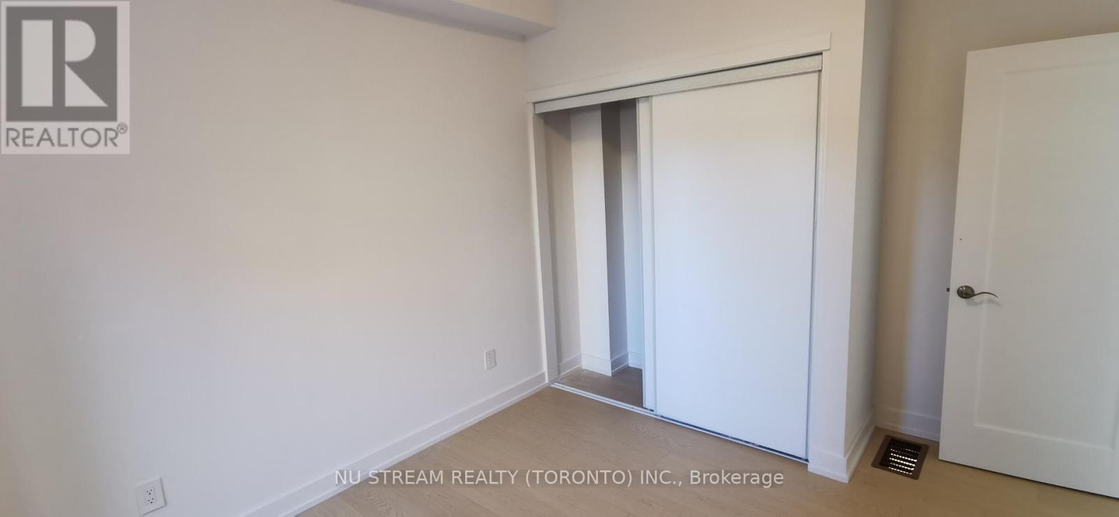 9 Carl Hill Lane, Richmond Hill, Ontario  L4C 5W8 - Photo 7 - N12614456