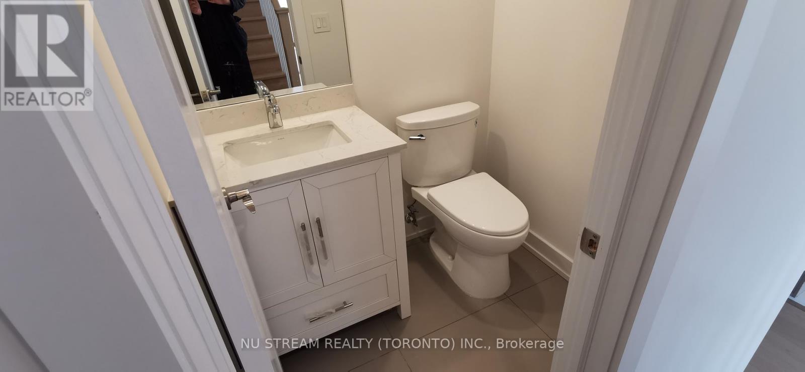 9 Carl Hill Lane, Richmond Hill, Ontario  L4C 5W8 - Photo 8 - N12614456