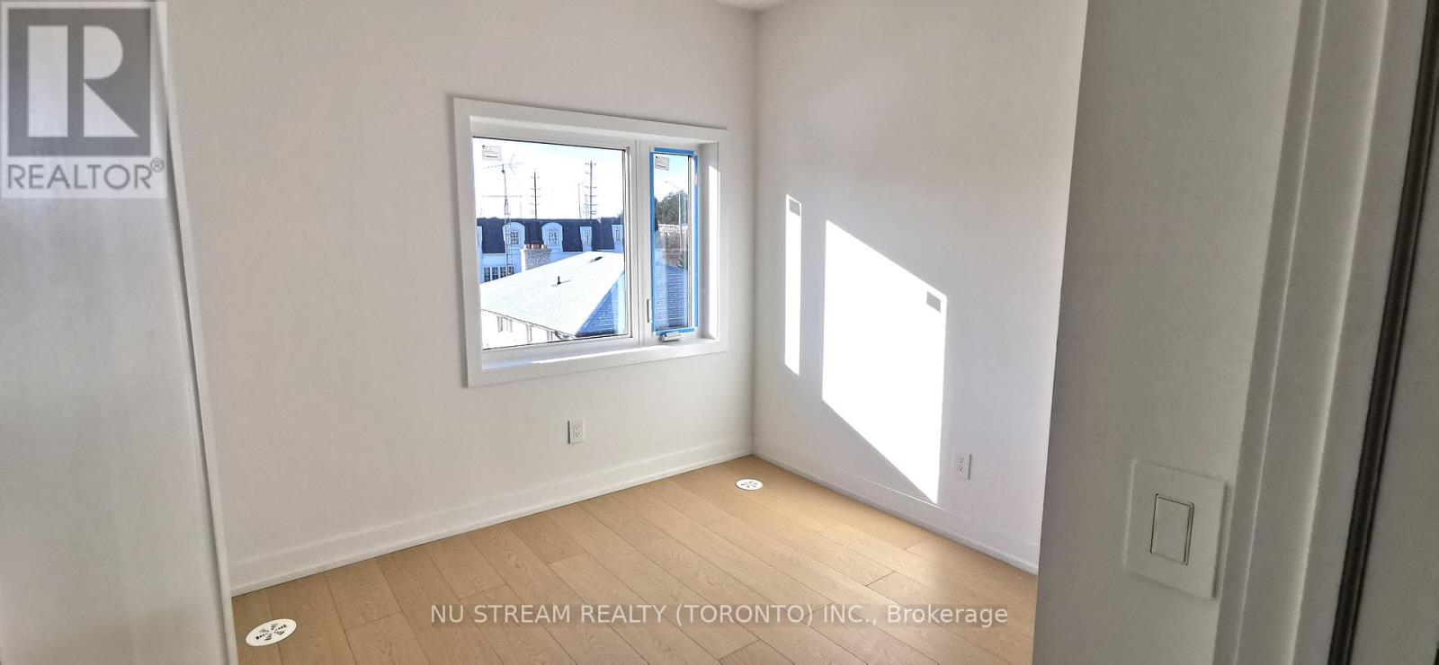 9 Carl Hill Lane, Richmond Hill, Ontario  L4C 5W8 - Photo 9 - N12614456